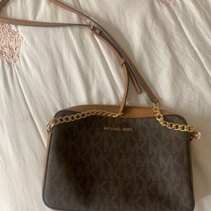 Micheal Kors Cross body